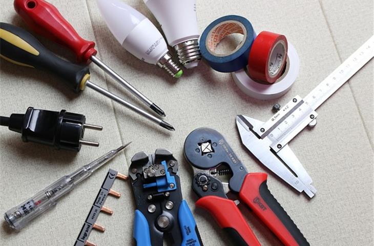 what test equipment does an electrician need?